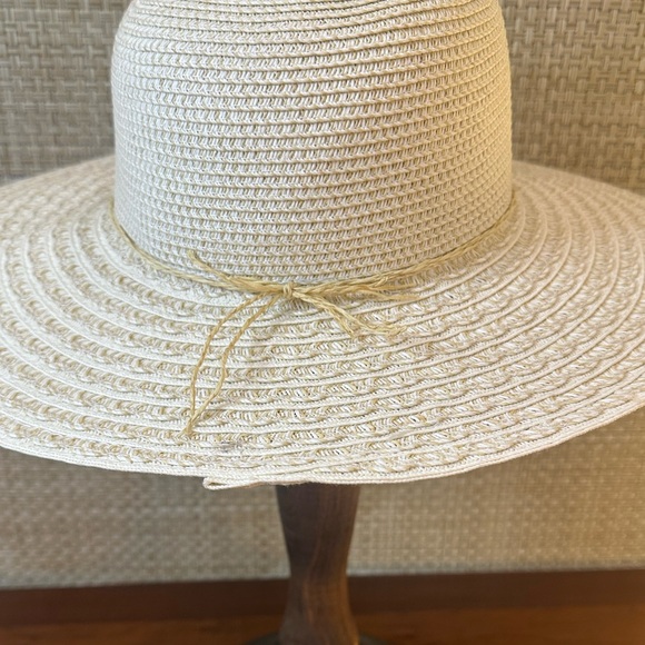🌟HP🌟VTG 2000s Textured Cream Wide Brim Paper Straw Hat by Nine West - Picture 4 of 13